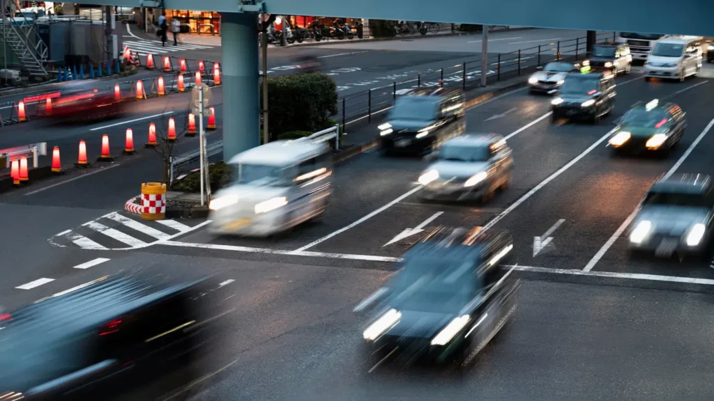 busy road, speeding cars