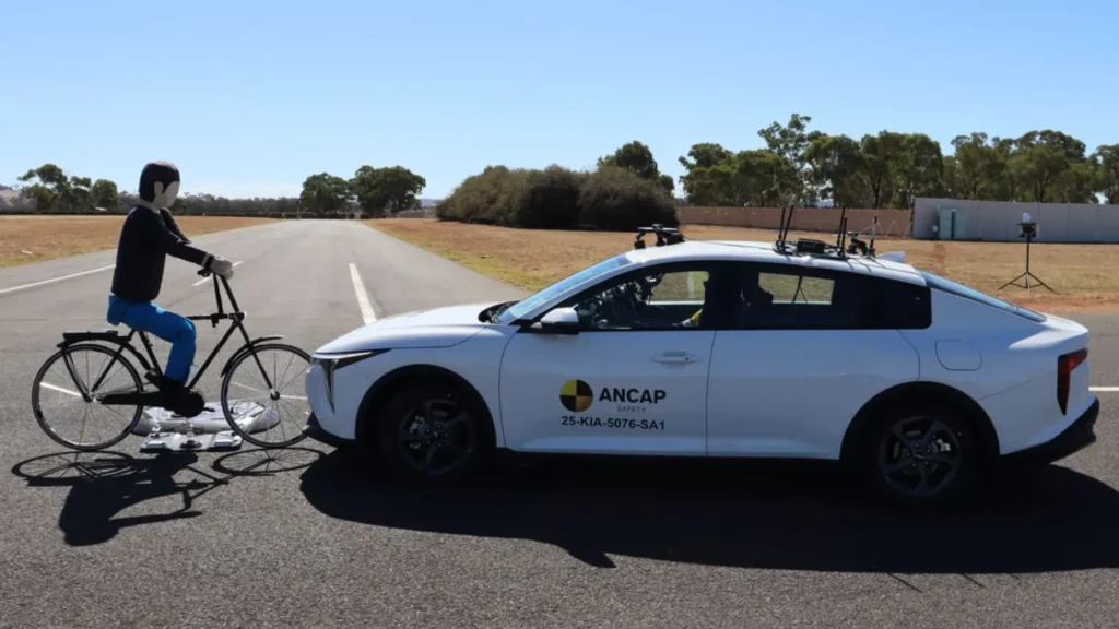 KIA K4: Autonomous emergency braking test