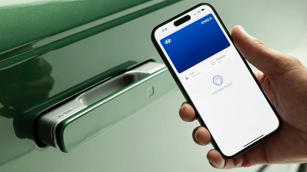 smartphone with the hyundai digital key 