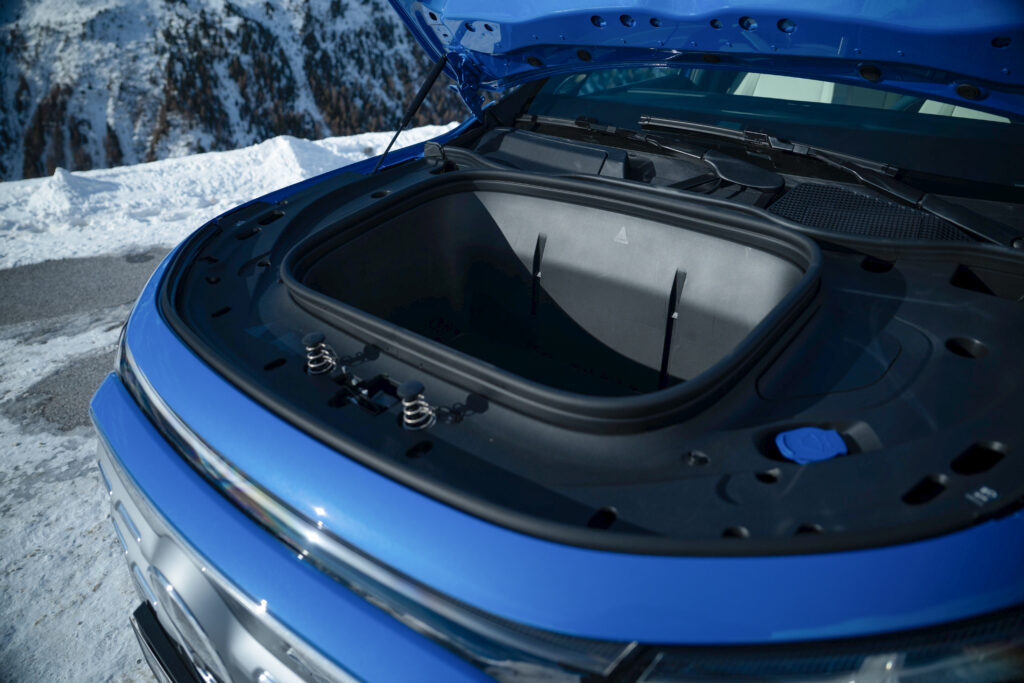 Mercedes-Benz GLB frunk