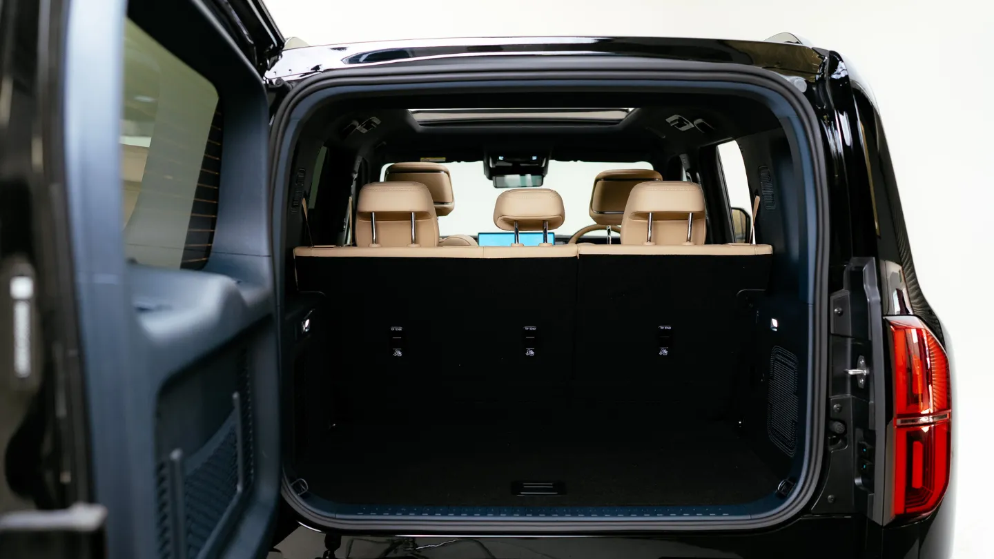 denza b5 rear door open