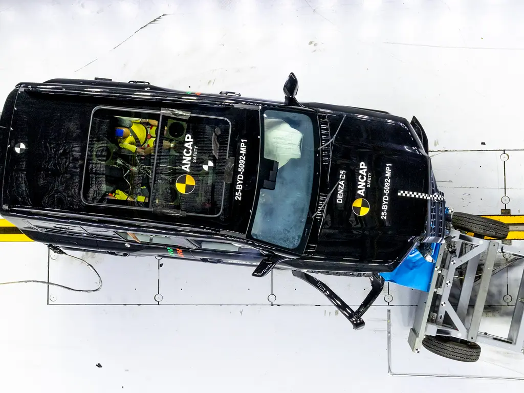 Denza B5 ANCAP photos