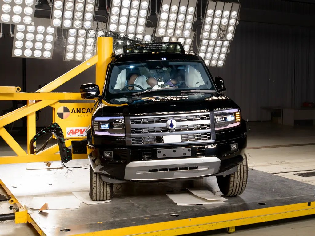 Denza B5 ANCAP images