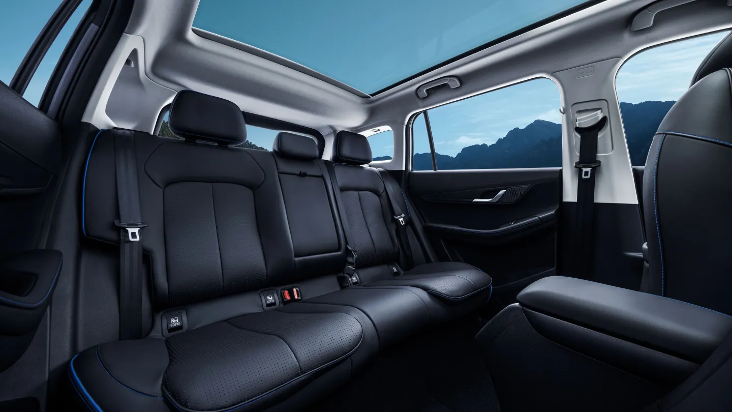 Jaecoo J5 EV new black interior front seats and cockpit