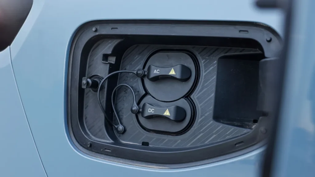 Charging ports in the Leapmotor B10 electric suv