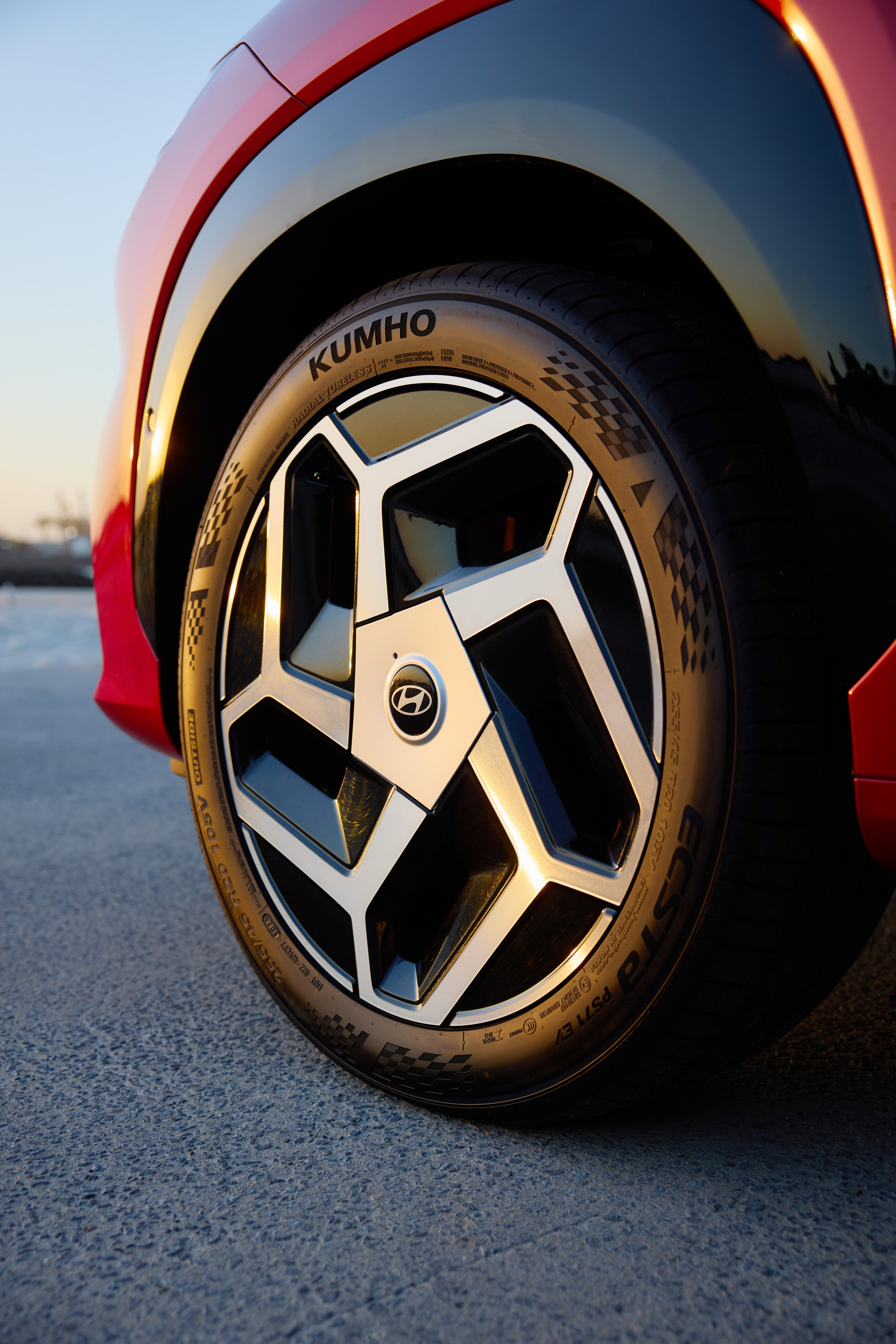 Hyundai Elexio wheel