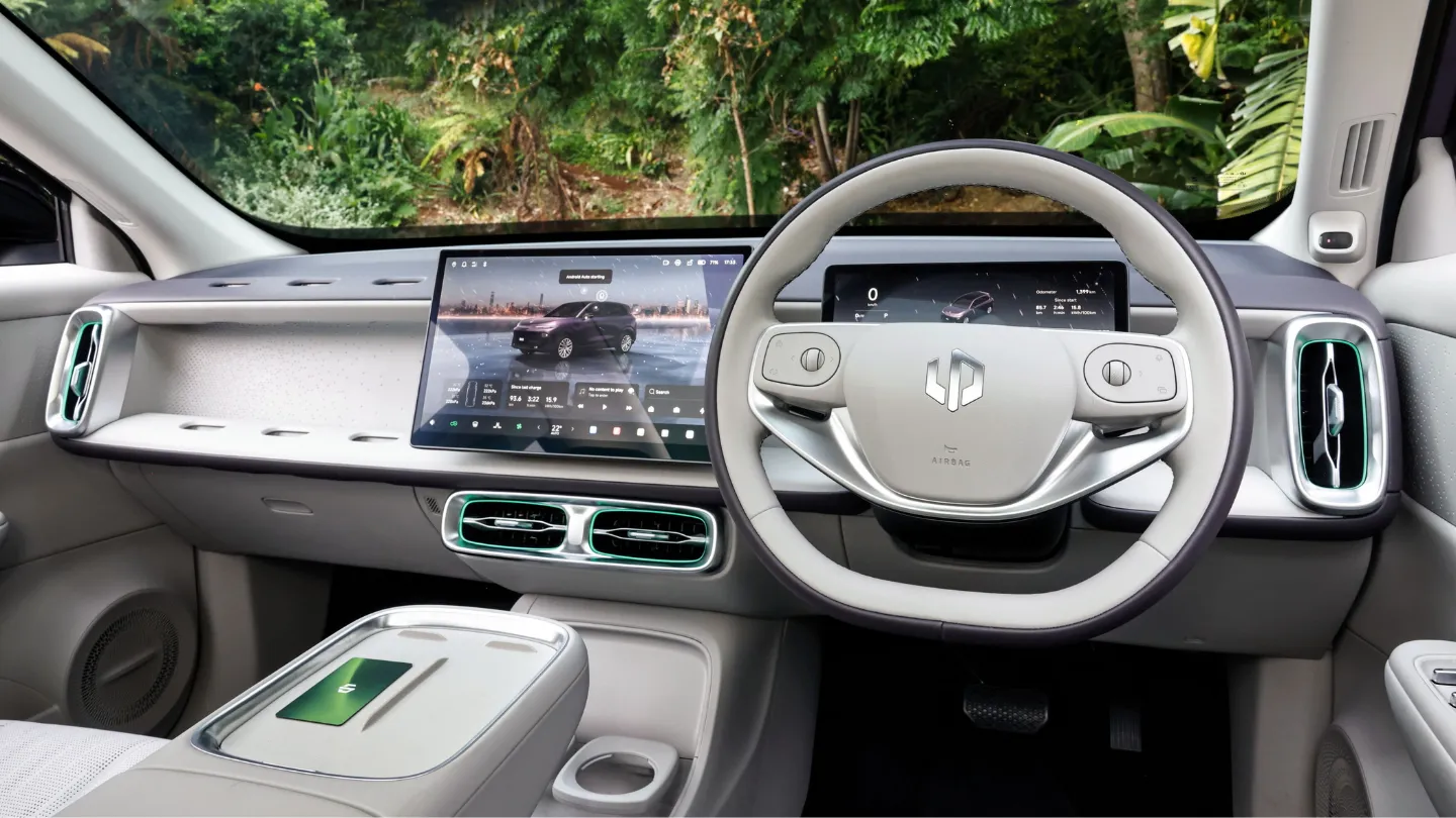 Leapmotor B10 cockpit