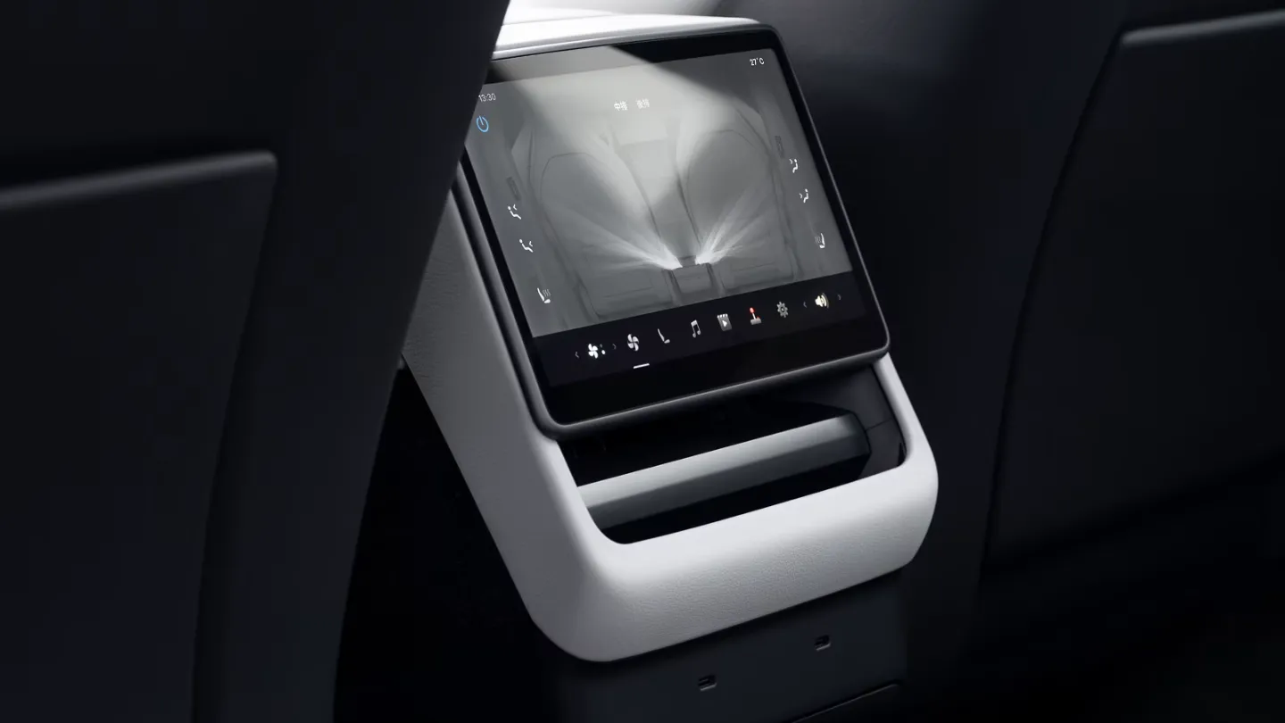 Tesla Model Y L rear interface