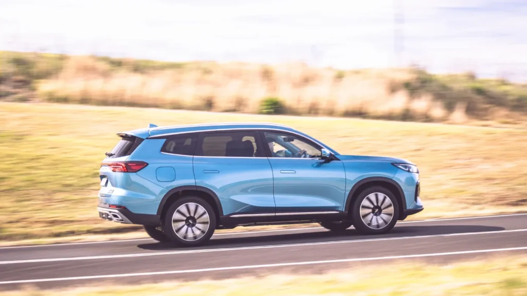 chery tiggo 8 on the road