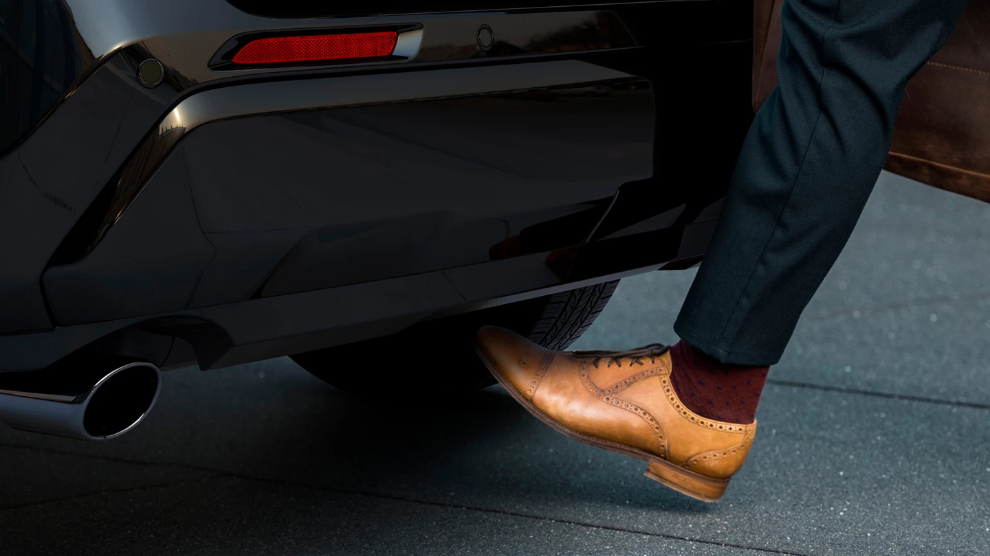 suzuki-across-kick-operation-tailgate