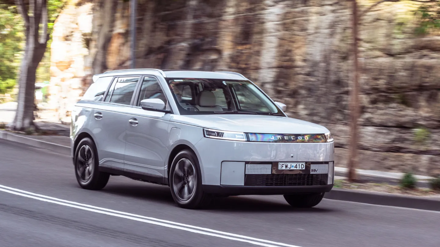 2026 Jaecoo J5 EV on the road