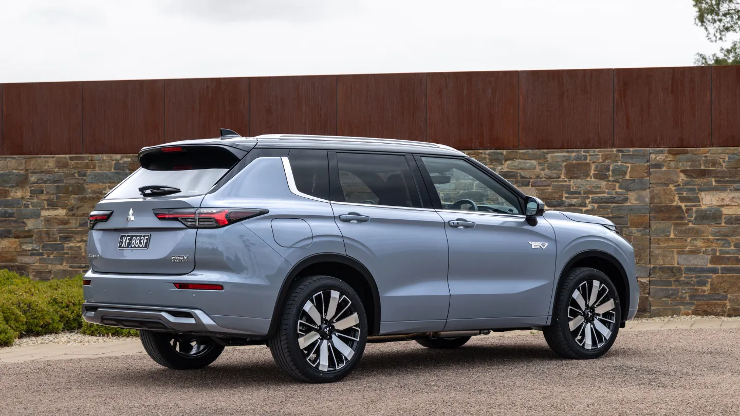 2026 Mitsubishi Outlander PHEV side view parked