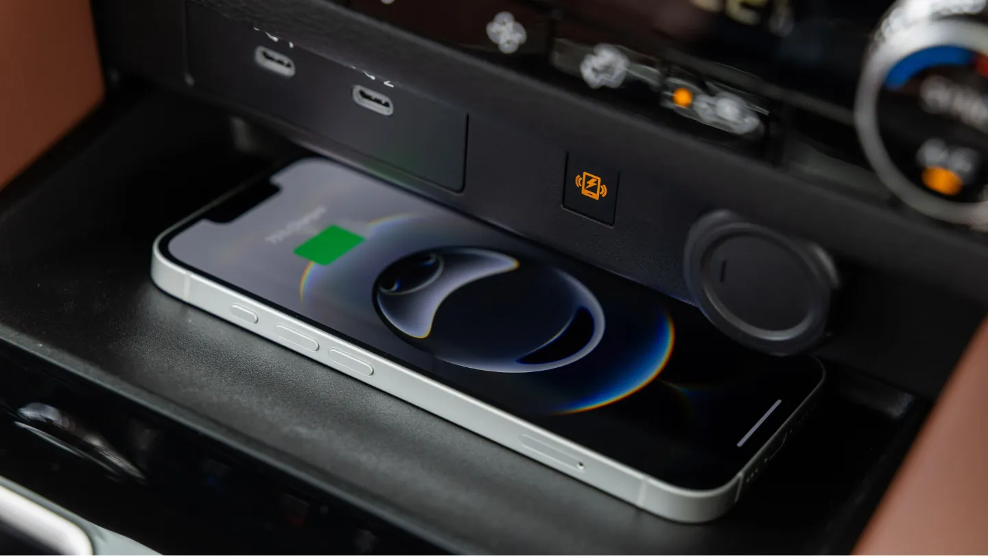 2026 Mitsubishi Outlander PHEV wireless charger