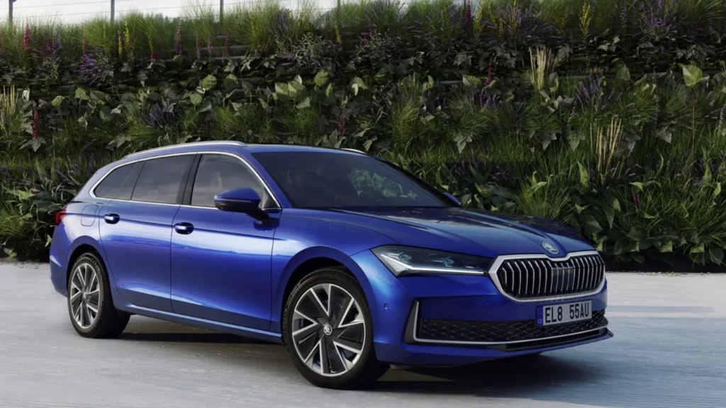 2026 Skoda Superb Wagon PHEV select trim