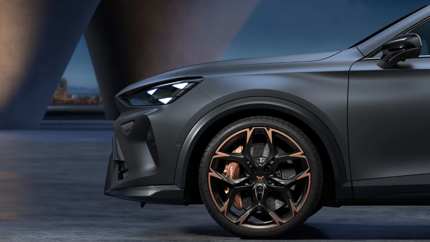 Cupra Formentor VZ5 black and copper alloy wheels