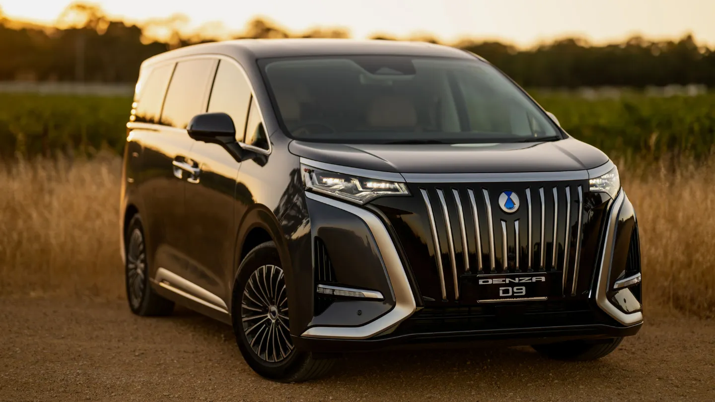 Denza D9 all-electric people mover front