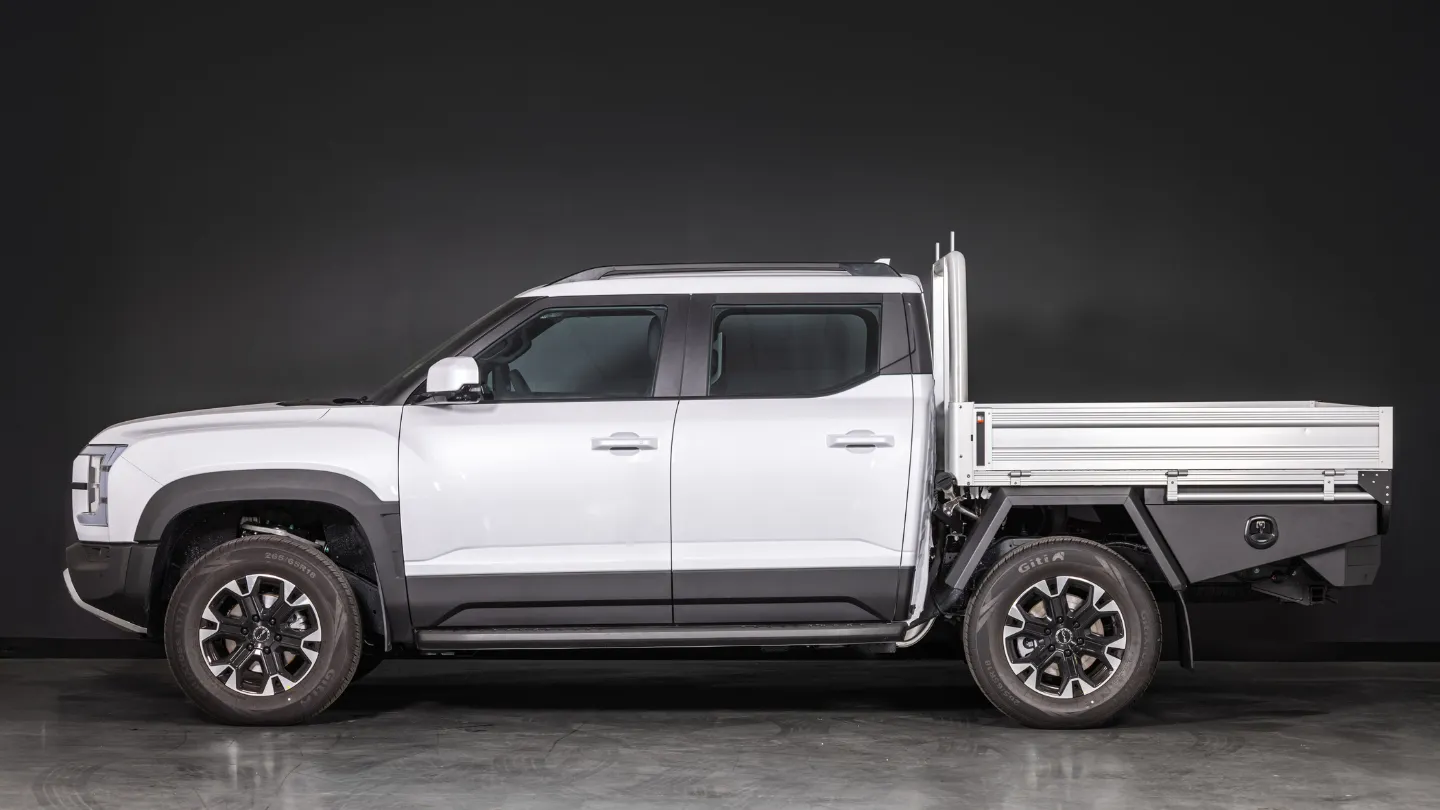 2026 byd shark 6 dual cab ute side view