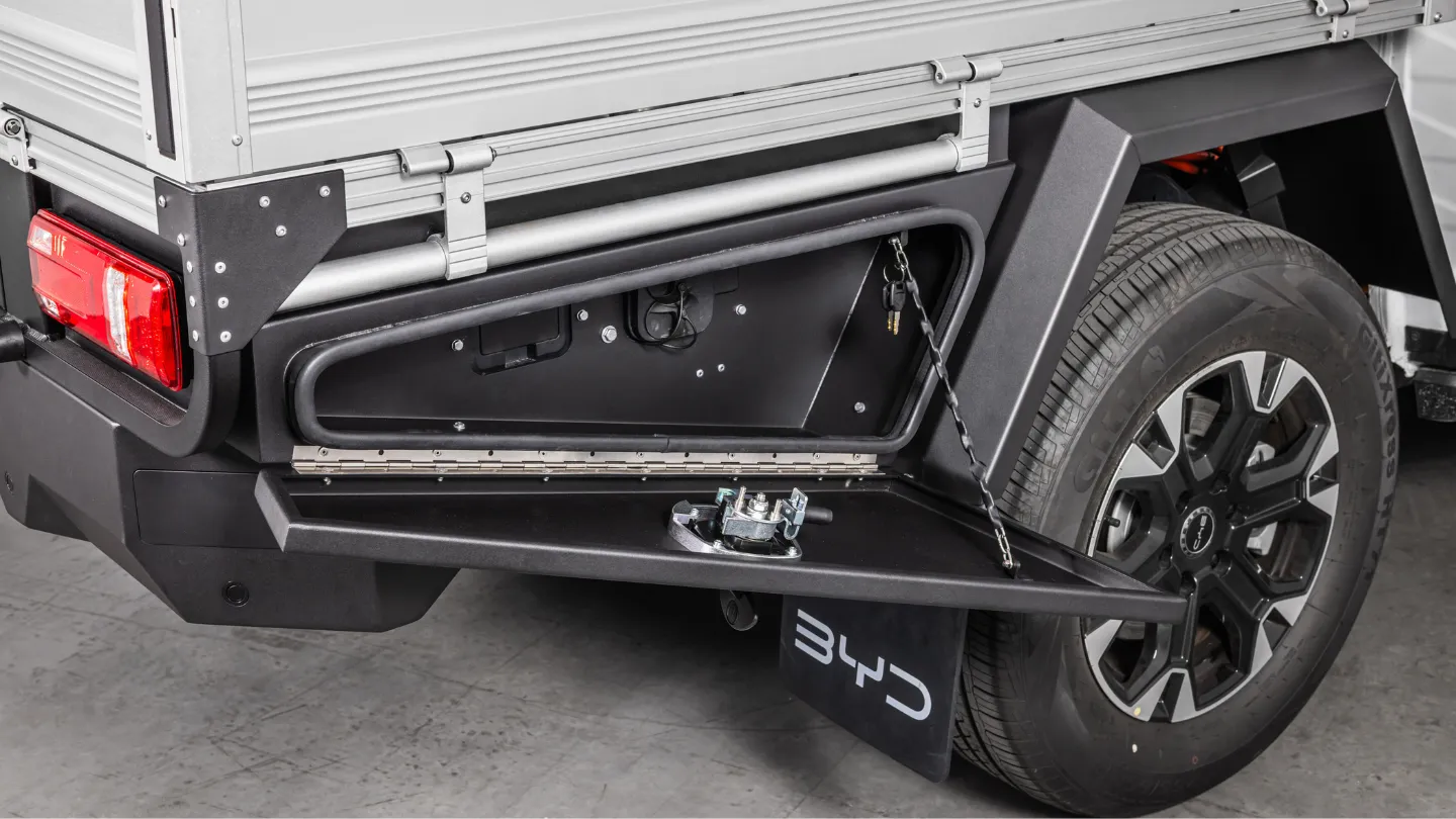 2026 byd shark 6 storage below the tray