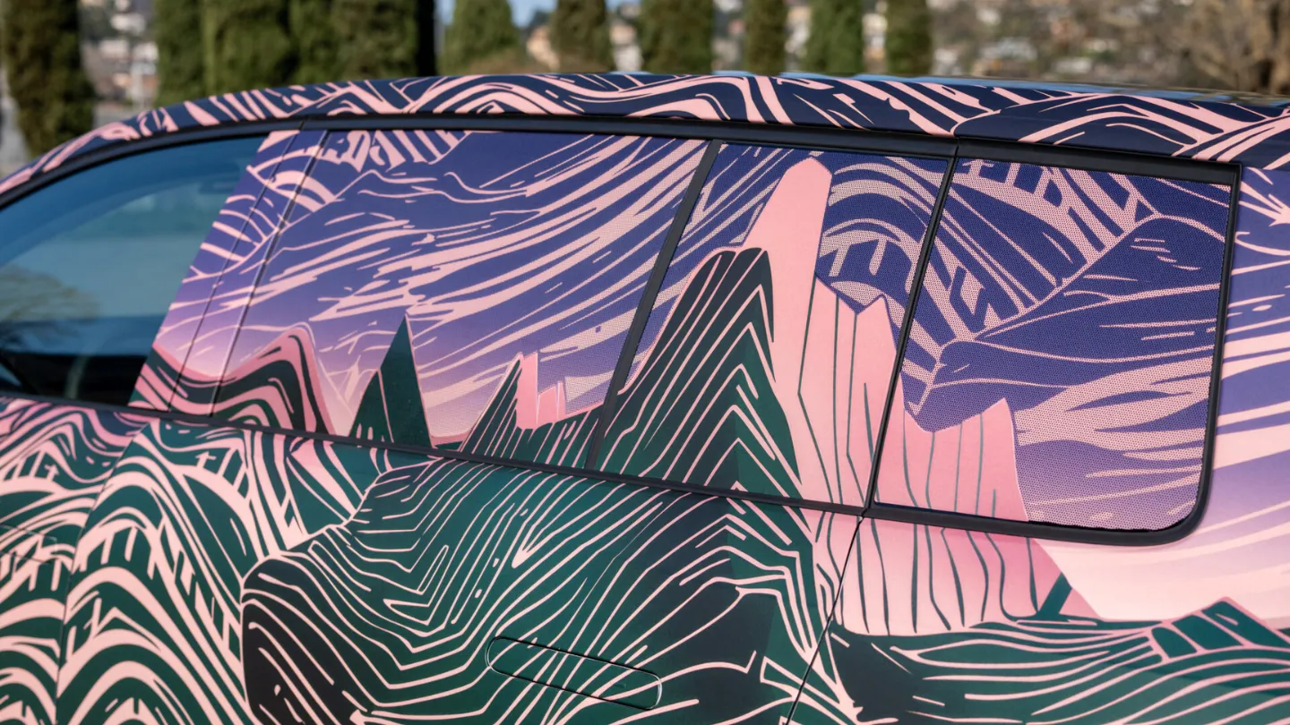 Skoda Peaq camouflage flowing sunset graphic