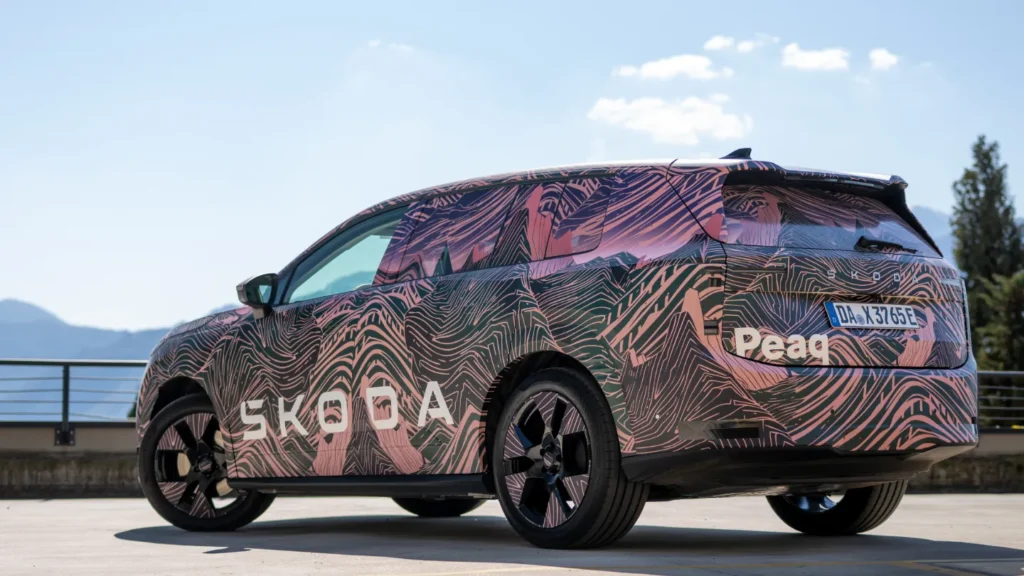 Skoda Peaq camouflage rear side view