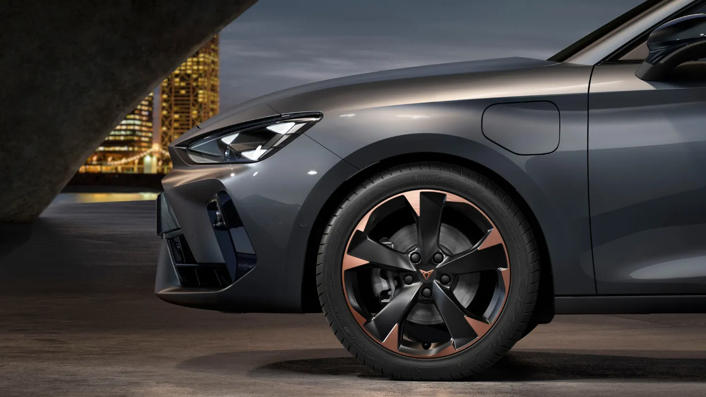 2026 Cupra Leon VZe PHEV 18 in garbi alloy wheels design