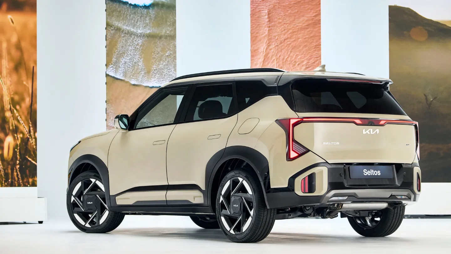 2026 Kia Seltos gt line rear side view