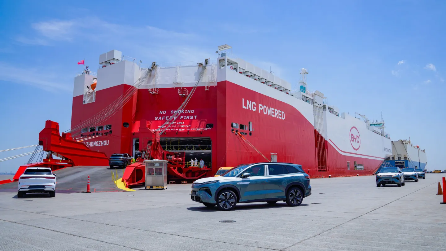 BYD Zhengzhou vehicle cargo carrier loading byd cars