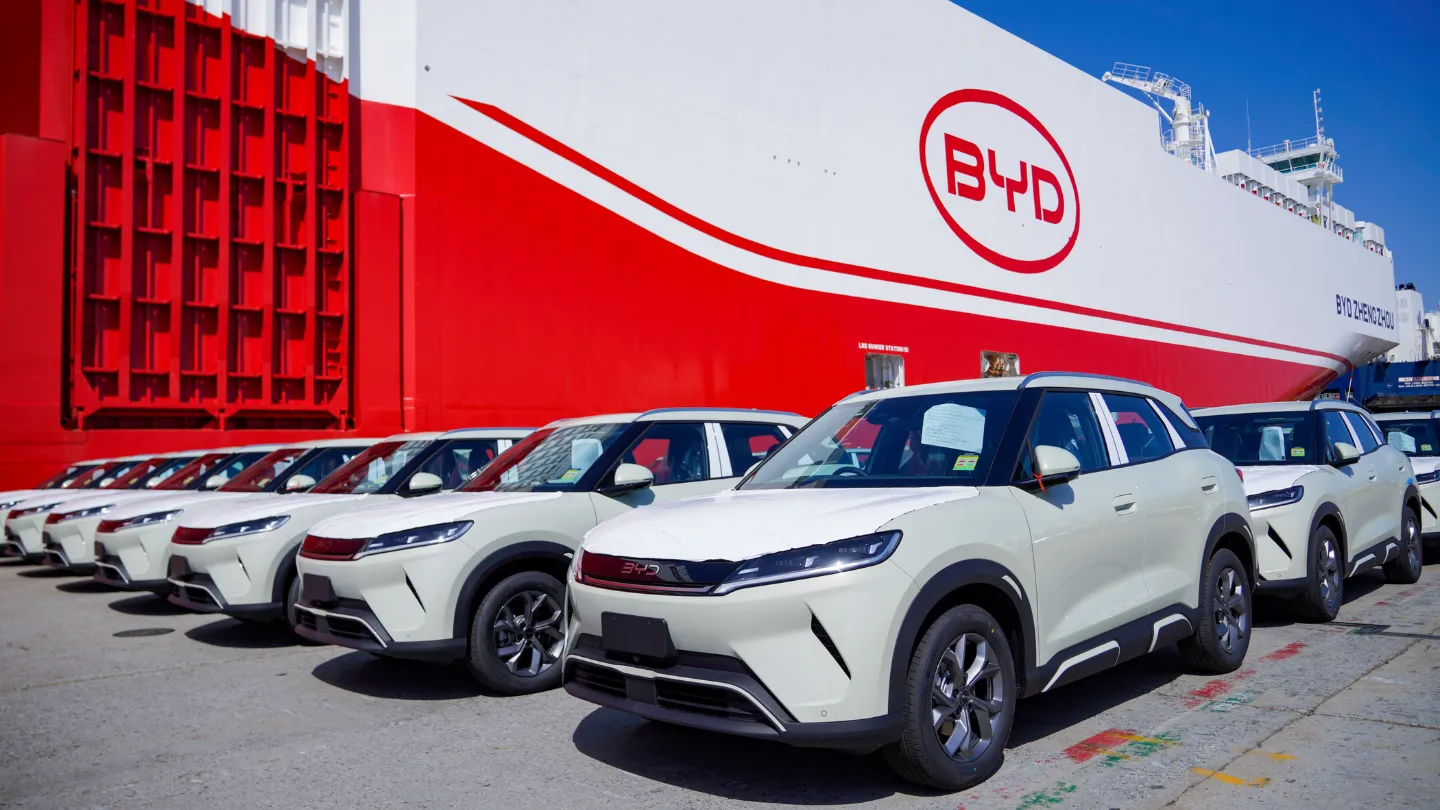 BYD Zhengzhou vehicle cargo carrier with BYD cars to load