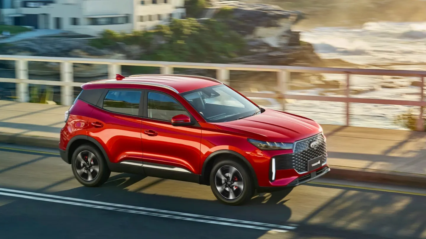 Chery Tiggo 4 SUV red