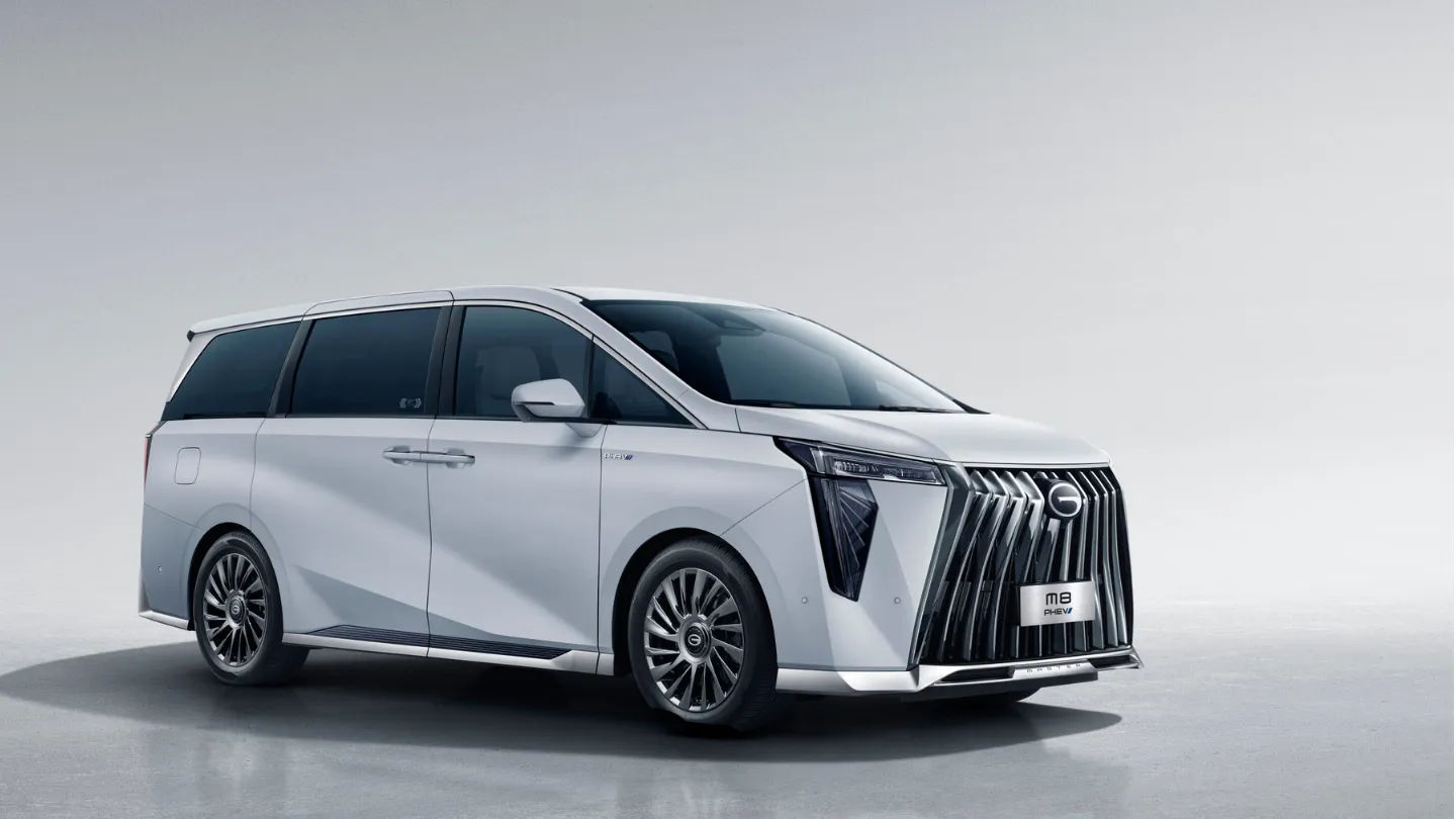 GAC M8 PHEV luxury people mover