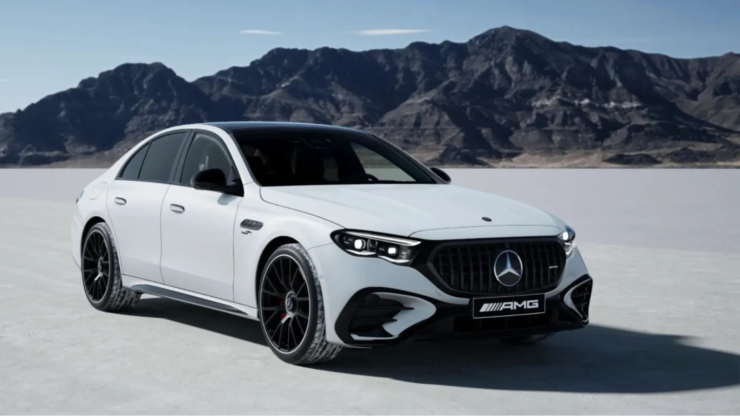 Mercedes-AMG E 53 Hybrid Dark Carbon Edition night package 2 opalite white front view
