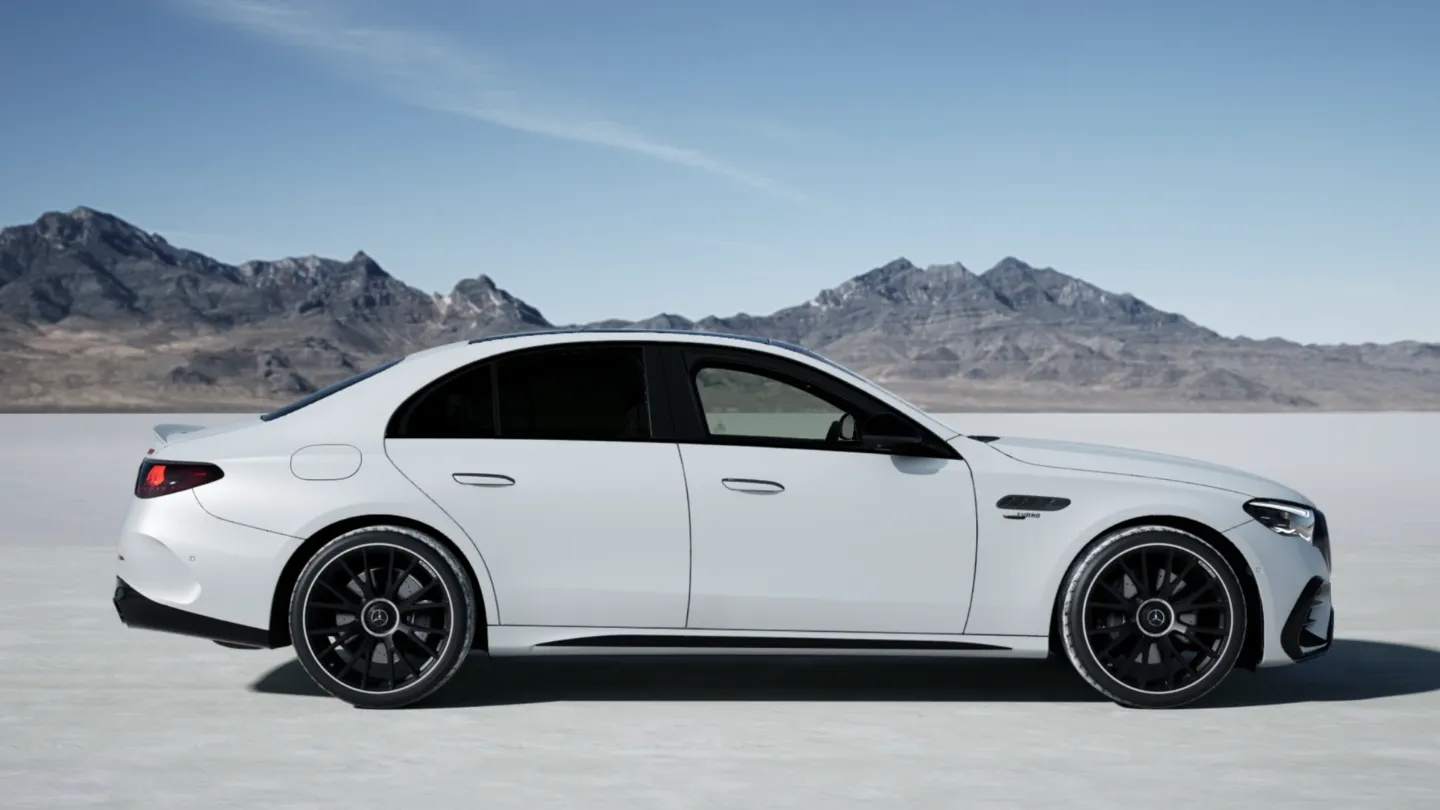 Mercedes-AMG E 53 Hybrid Dark Carbon Edition night package 2 opalite white side view