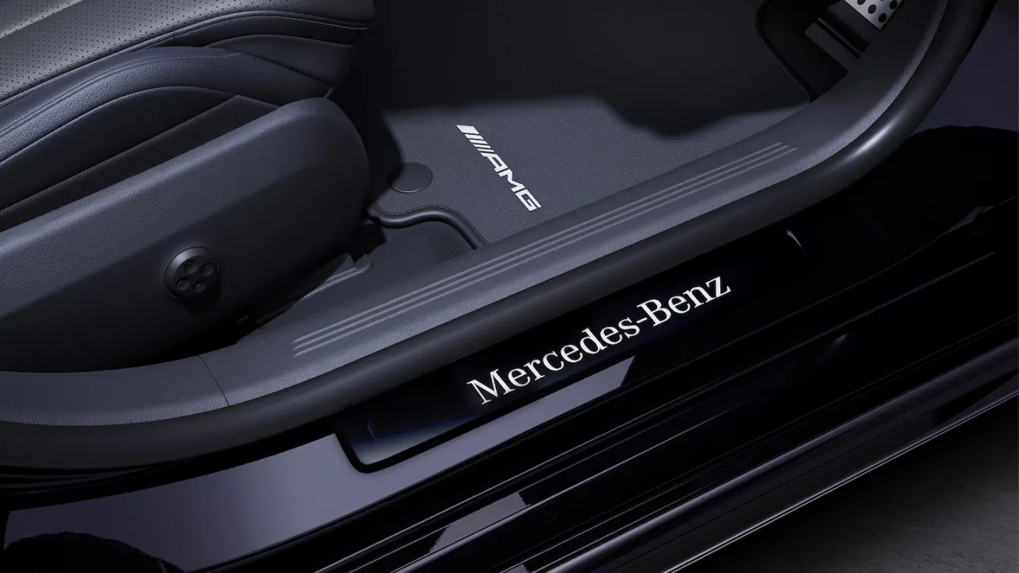 Mercedes-Benz E 300 AMG Night Edition door sill blacked out