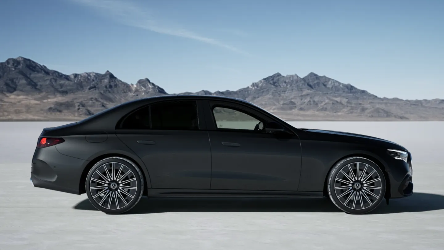 Mercedes-Benz E 300 AMG Night Edition side view