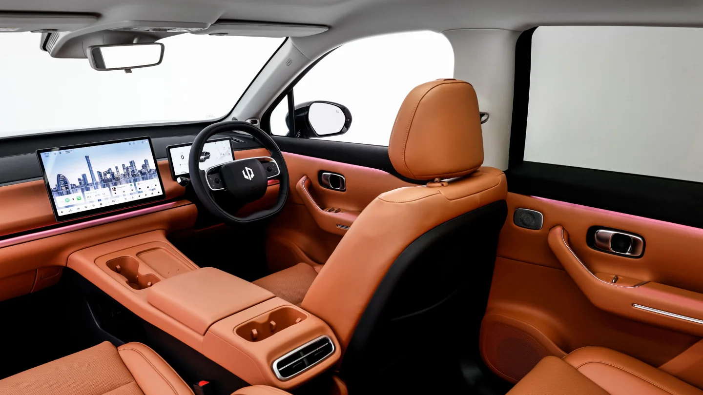 2026 Leapmotor C10 Design LR front seats cockpit