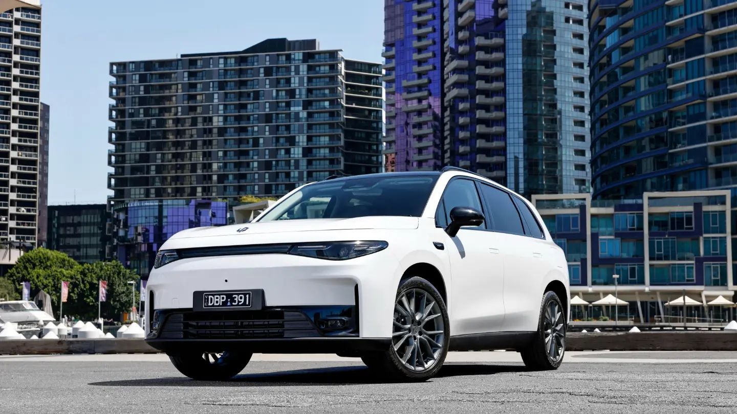 2026 Leapmotor C10 Design LR stance photo