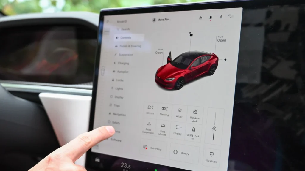 Checking for software updates in an electric car