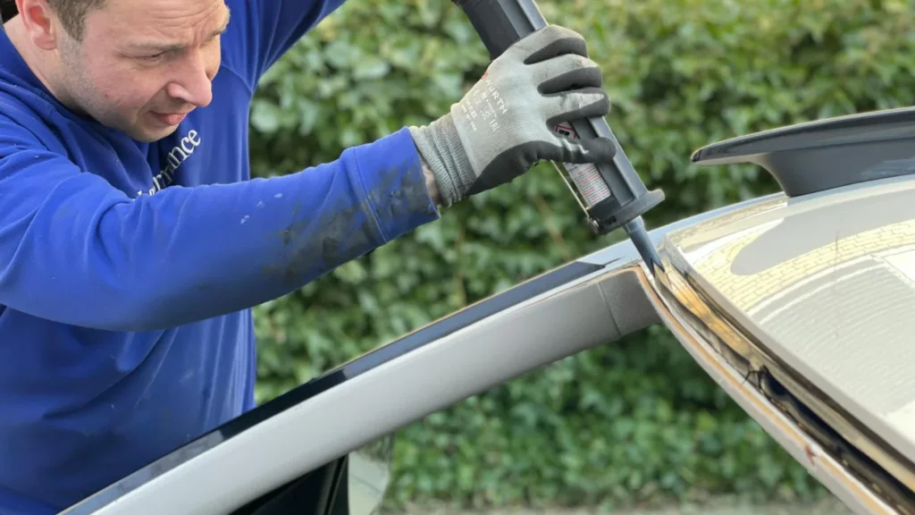 professional repairing car windscreen