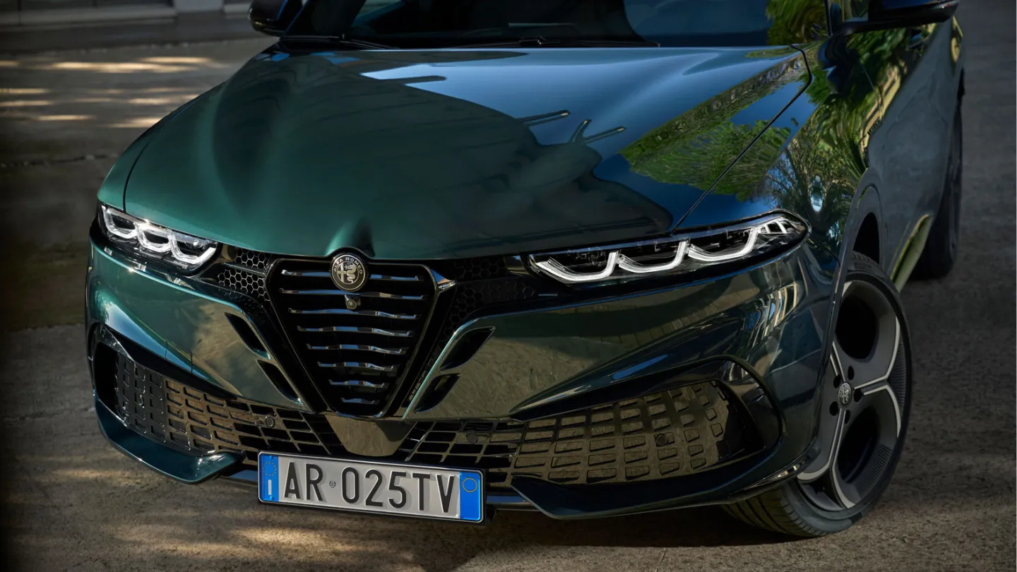 2026 Alfa Romeo Tonale front grille