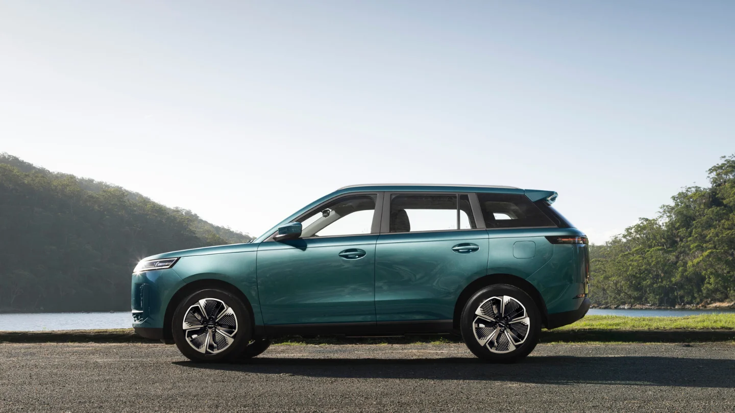 2026 Jaecoo J5 Hybrid exterior 1