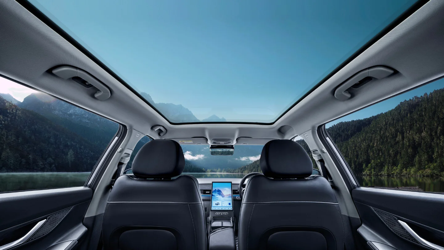 2026 Jaecoo J5 Hybrid interior sunroof