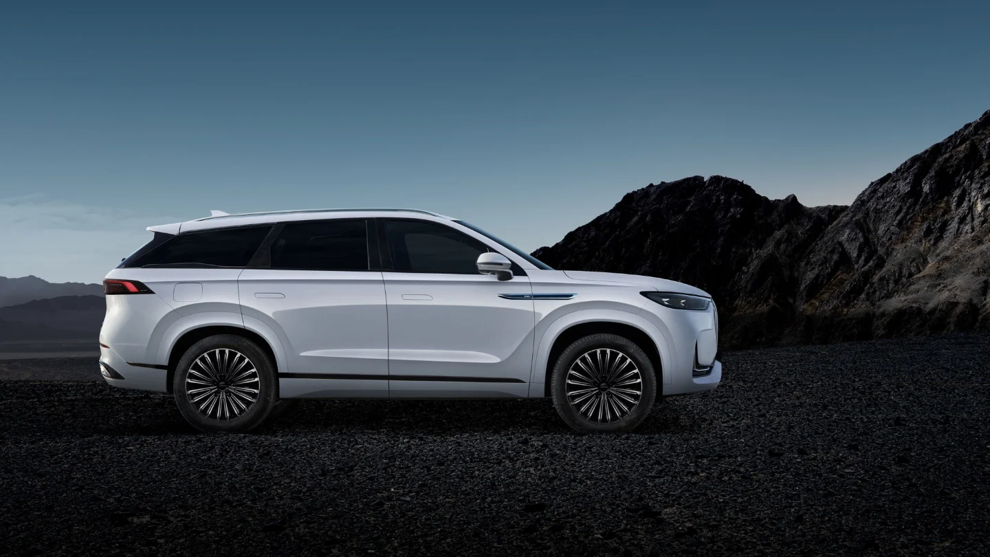 2026 Jaecoo J8 SHS exterior side view