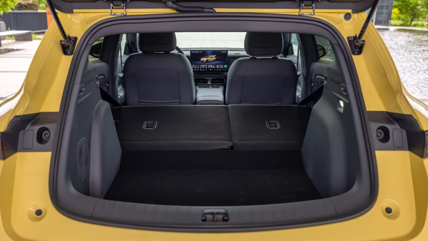 2026 Leapmotor B05 EV boot space foldable seats