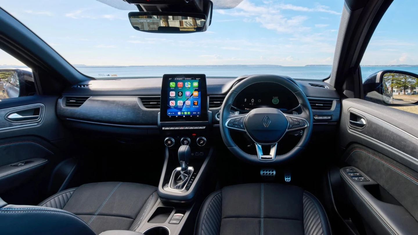 2026 Renault Arkana mild hybrid interior cockpit