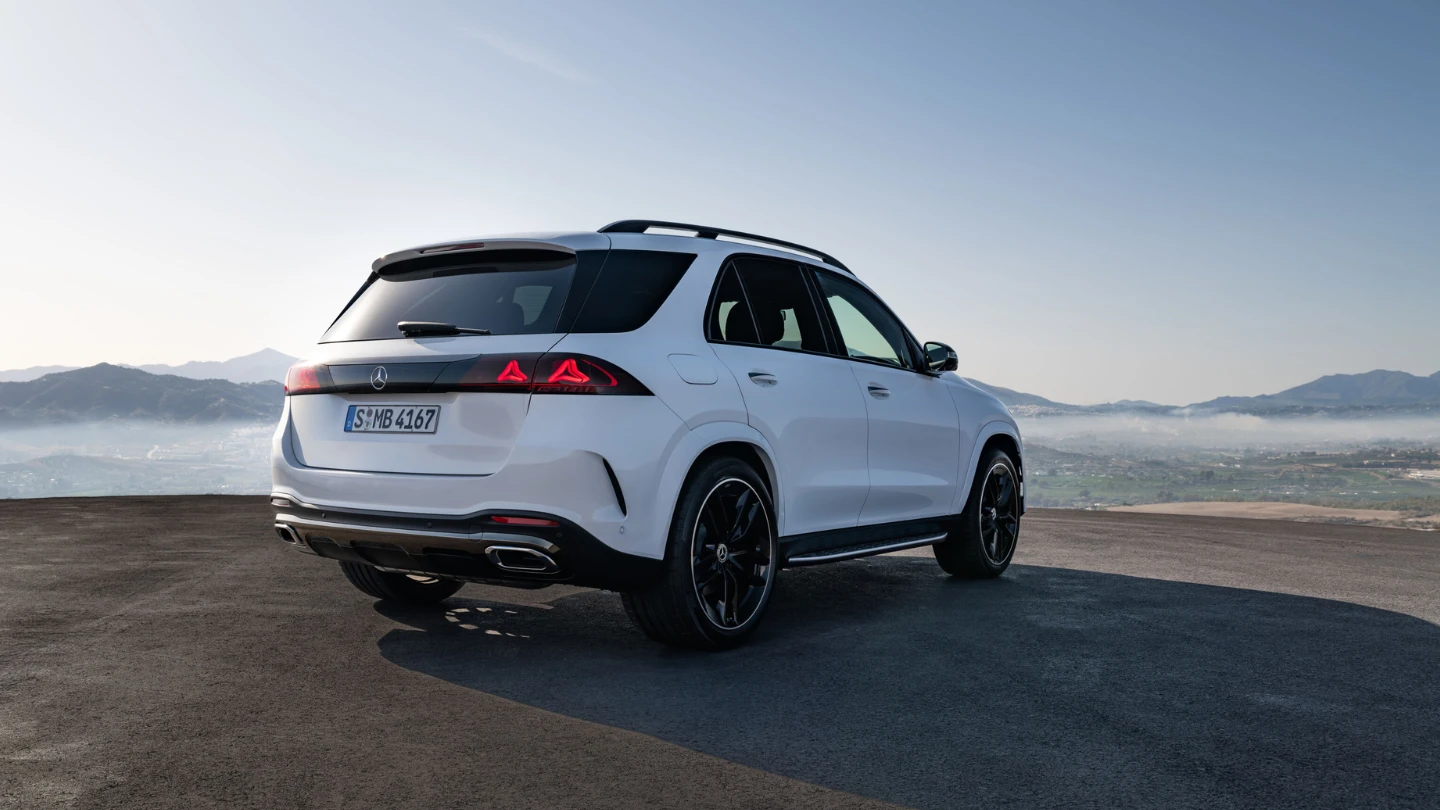 2027 Mercedes Benz GLE 350d SUV exterior 3