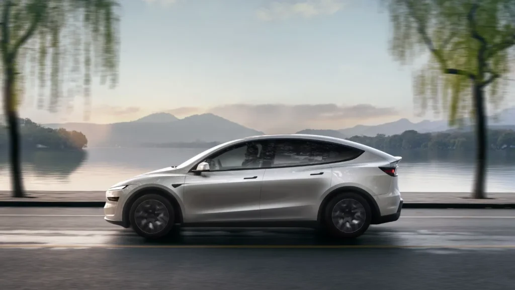 Extended six-seat Tesla Model Y