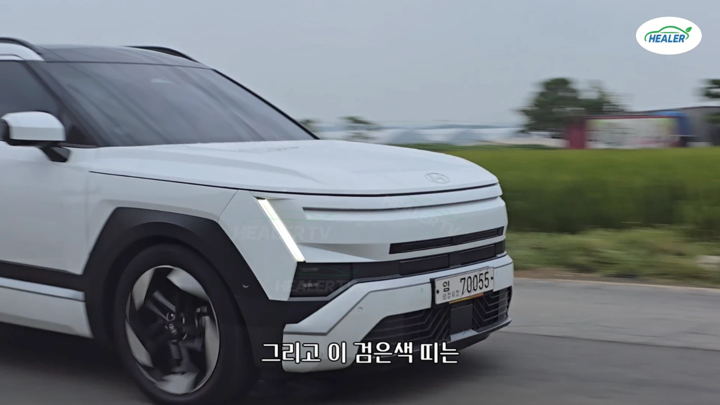 2027 Hyundai Tucson white spotted 2