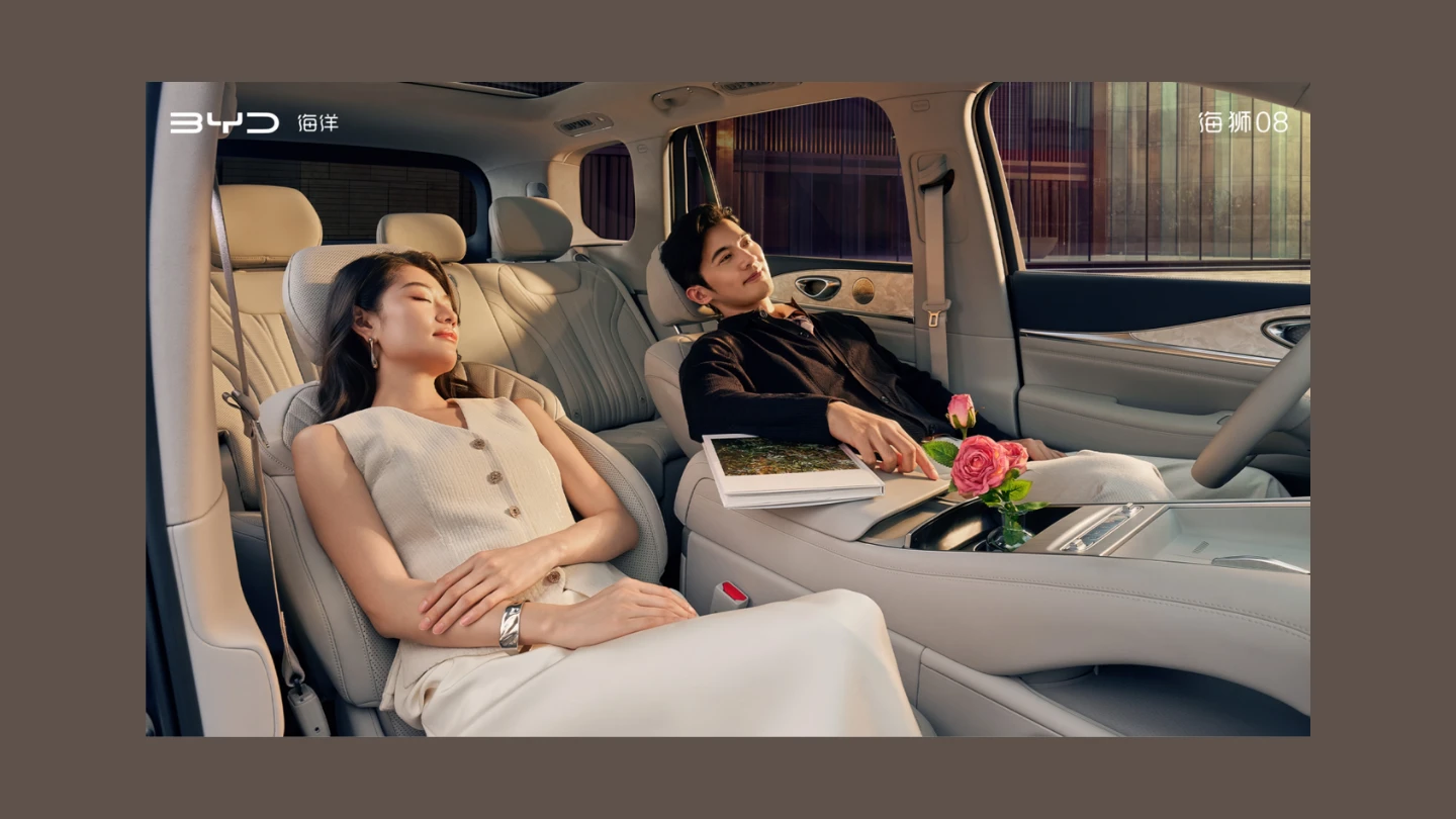 BYD Sealion 08 interior front seats