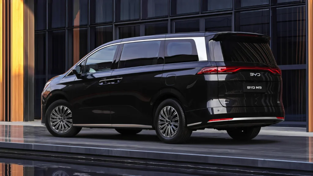BYD M9