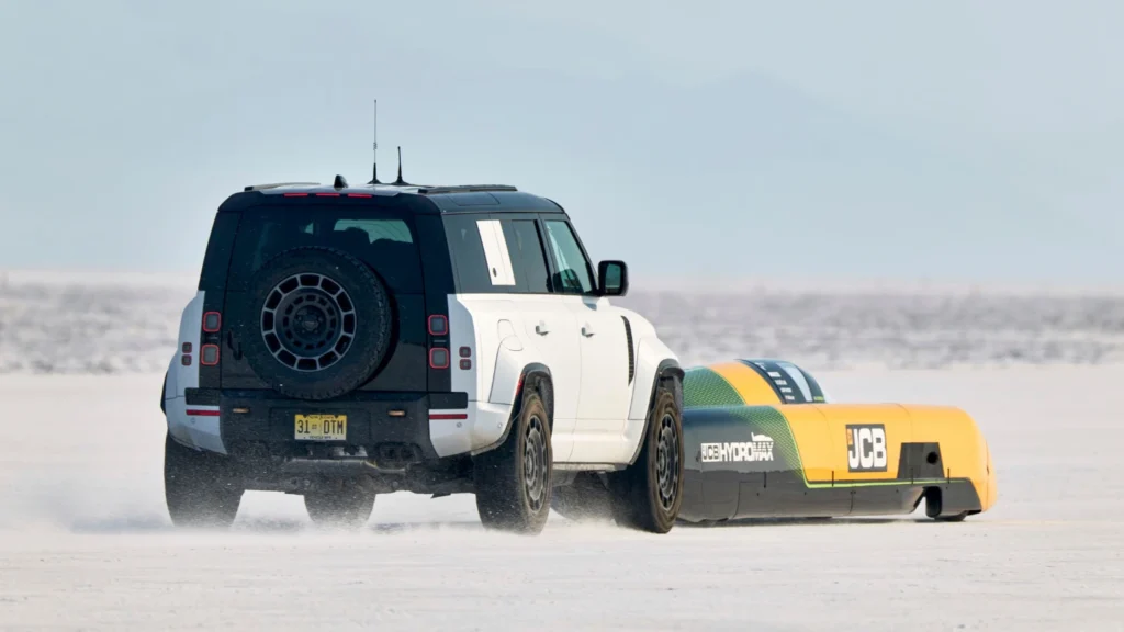 Defender Octa JCB Hydromax land speed record run 2